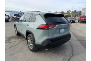 $32500 : Toyota RAV4 2022 AWD XLE Pre thumbnail