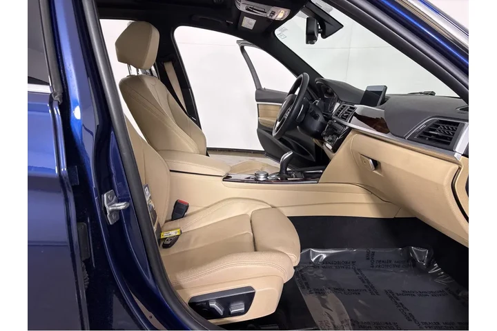 $17899 : 2018 3 Series 330i xDrive image 5