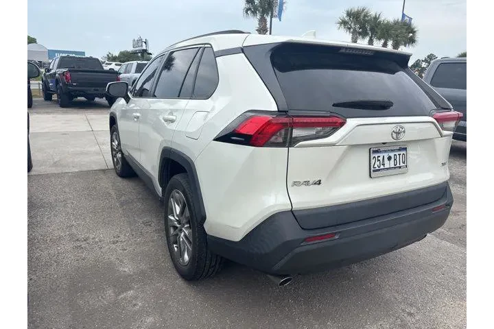 $28459 : Toyota RAV4 2022 XLE Premium image 5