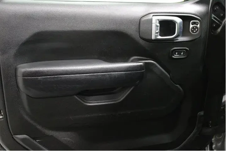 $37945 : Jeep Wrangler 2023 4x4 Rubic image 3