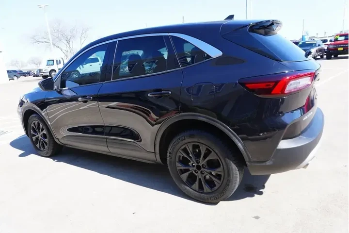 $19488 : Ford Escape 2023 Active 4dr image 4