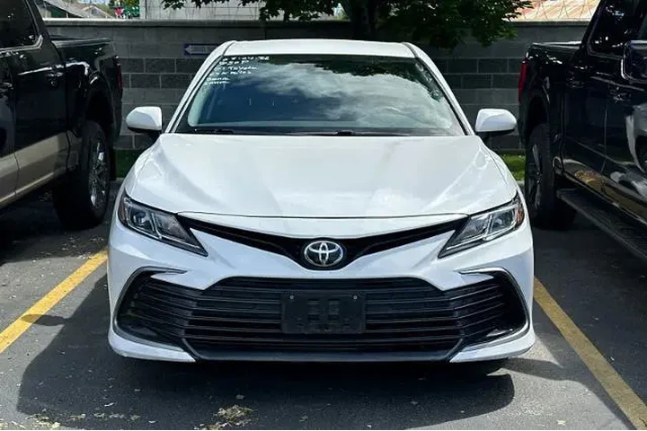 $19995 : Toyota Camry 2021 LE 4dr Sed image 2
