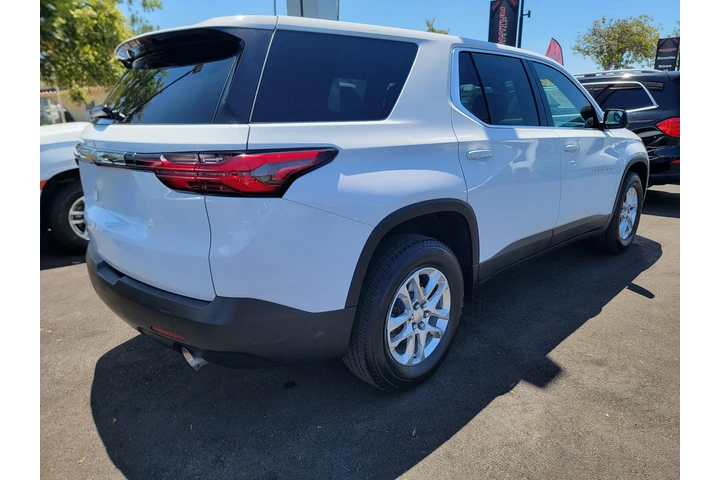 2023 Chevrolet Traverse  Spo image 2