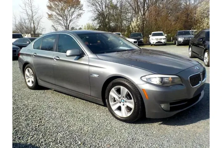 $10206 : 2011 5-Series 528i image 7