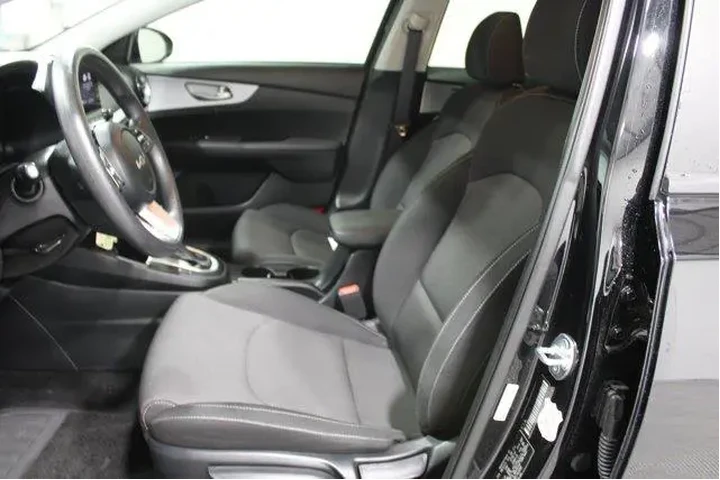 $18977 : Kia Forte 2024 LXS 4dr Sedan image 3