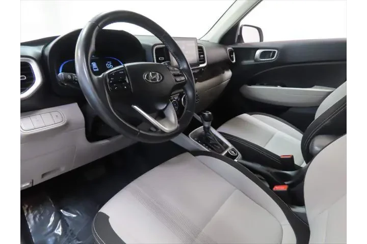$17713 : Hyundai VENUE 2024 SEL 4dr C image 7