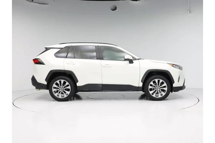 $27998 : Toyota RAV4 2021 XLE Premium image 7
