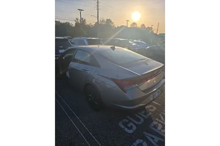 $20642 : Hyundai ELANTRA 2023 SEL 4dr image 4