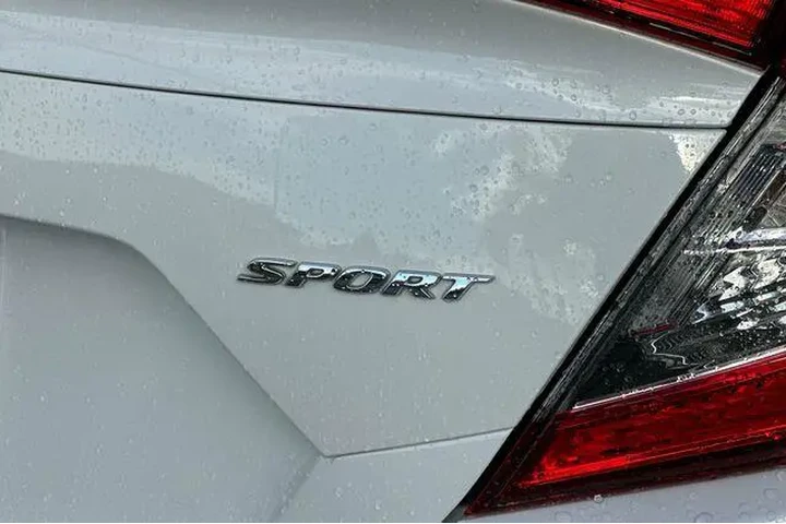 $15459 : Honda Civic 2019 Sport 4dr S image 9