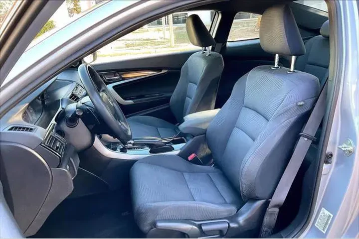 $13992 : Honda Accord 2017 LX-S 2dr C image 6