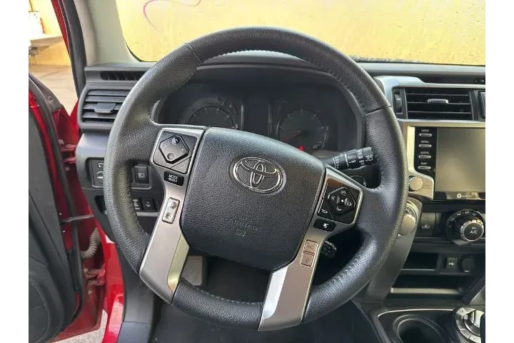 $38488 : Toyota 4Runner 2024 4x4 SR5 image 9