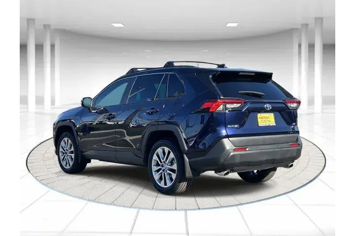 $28999 : Toyota RAV4 2022 XLE Premium image 2