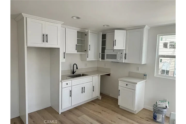 $2850 : Beautiful Home 2B/2B image 2