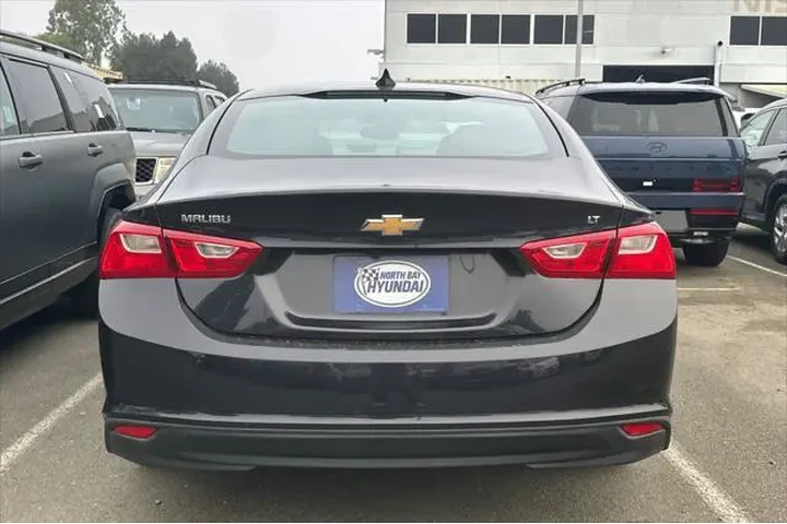 $15990 : Chevrolet Malibu 2023 LT 4dr image 4