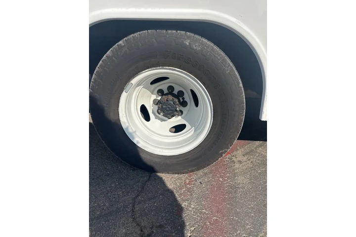 $31300 : Ford E-Series 2022 E-350 SD image 10