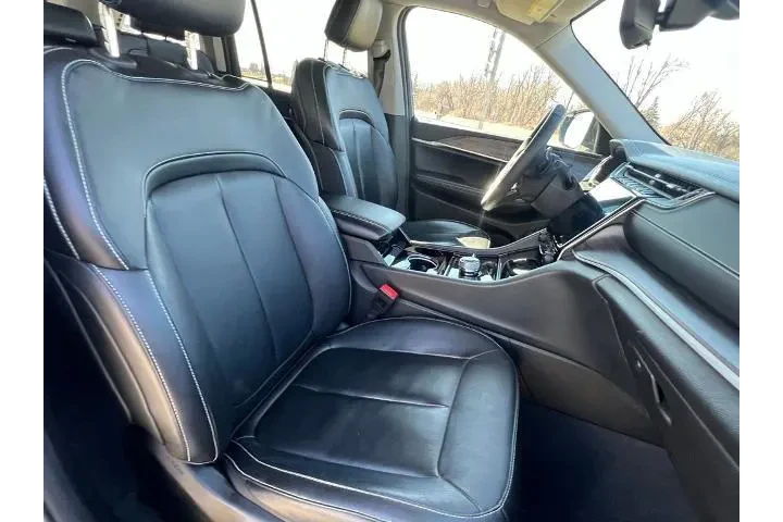 $30000 : Jeep Grand Cherokee 2023 4x4 image 9