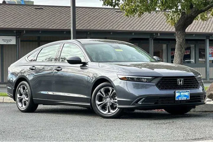 $24996 : Honda Accord 2024 EX 4dr Sed image 2