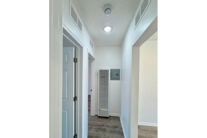 $1950 : 2 Bedroom Apt in James M Wood image 5