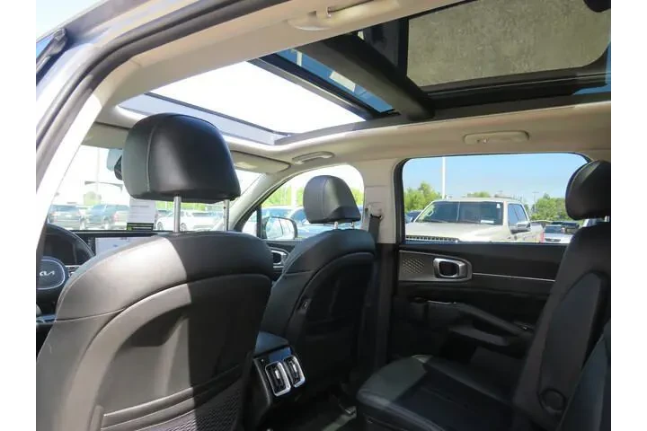 $35991 : Kia Sorento 2022 SX 4dr SUV image 8