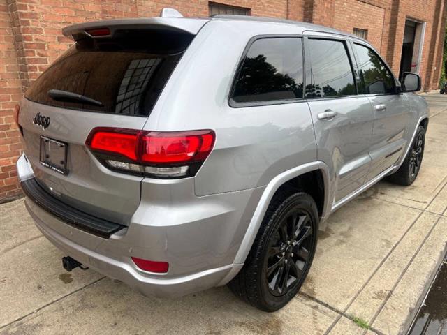 $18000 : 2017 Grand Cherokee Altitude image 6