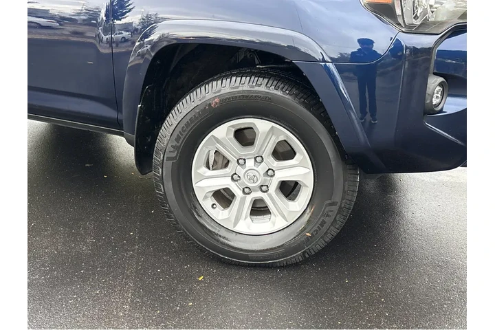$40000 : Gold Certified2022 4Runner SR image 10