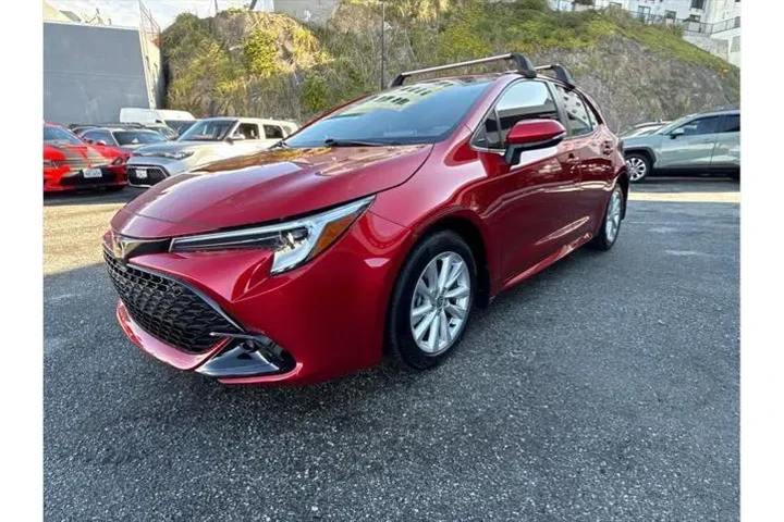 $25498 : Toyota Corolla Hatchback 202 image 4