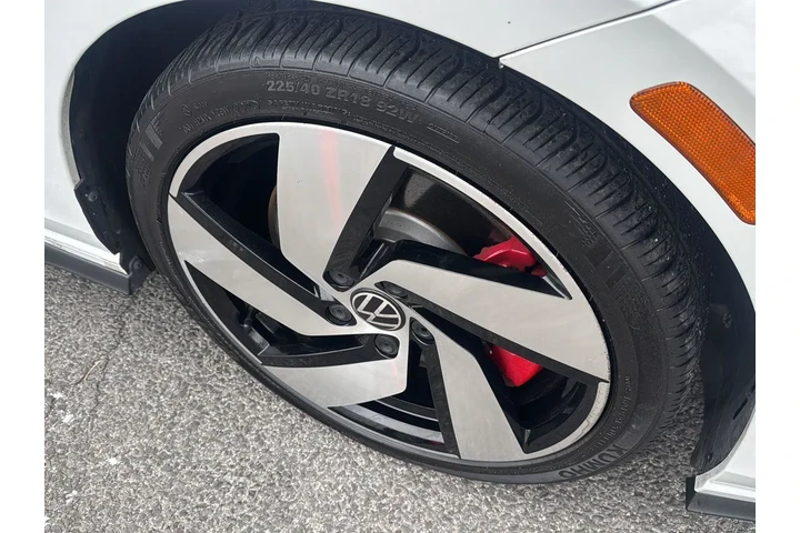 $24990 : Volkswagen Golf GTI 2024 S 4 image 10