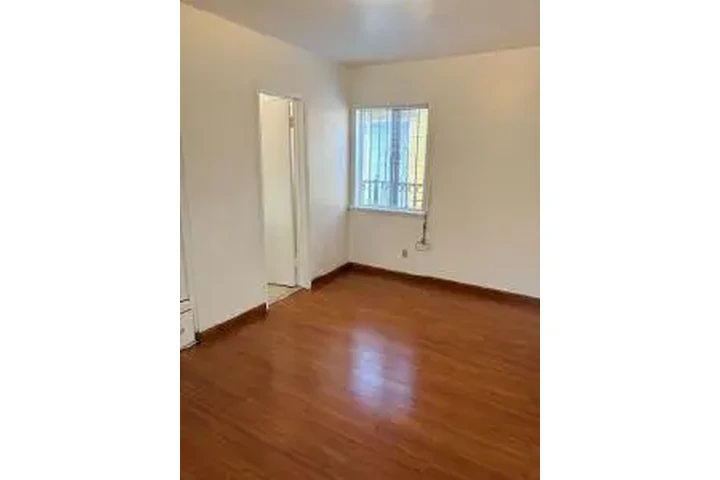 $2065 : RENTO APT en 📍Montebello image 5