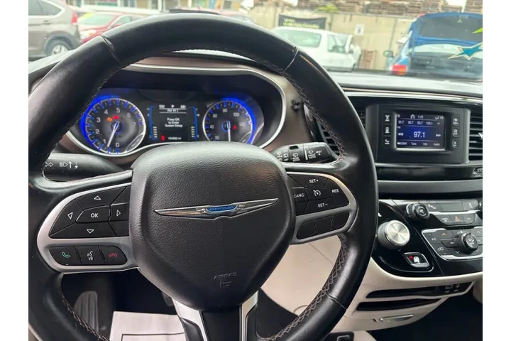 $10999 : 2017 Pacifica Touring Plus image 9