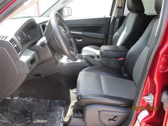 $8495 : 2010 Grand Cherokee image 9