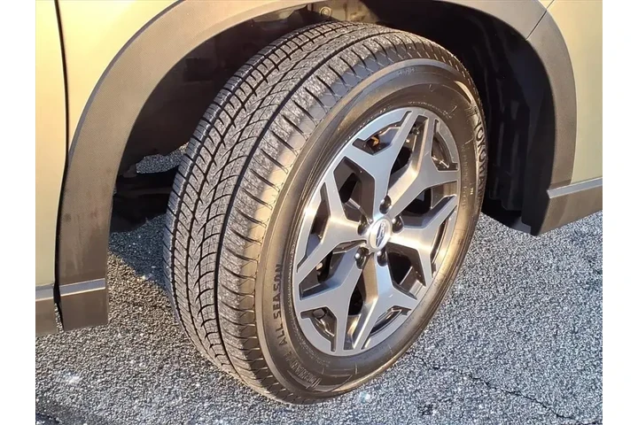 $16393 : Subaru Forester 2021 AWD Pre image 3