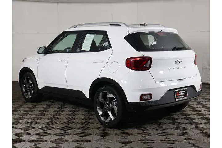 $17223 : Hyundai VENUE 2024 SEL 4dr C image 7