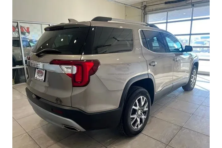 $32744 : GMC Acadia 2023 SLT 4dr SUV image 4