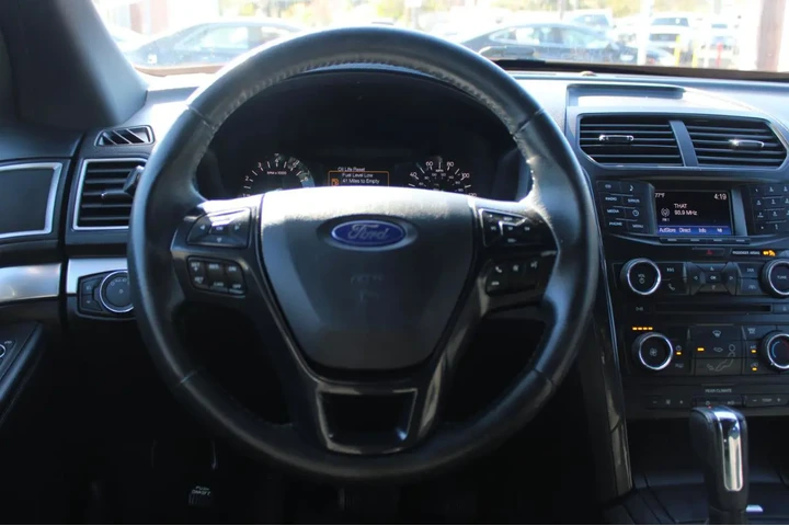 $16995 : 2017 Explorer XLT 4WD image 9