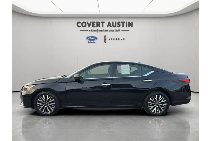 $20556 : Nissan Altima 2025 2.5 SV 4d image 2