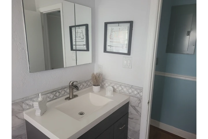 $900 : Rento habitacion Amueblada . image 5