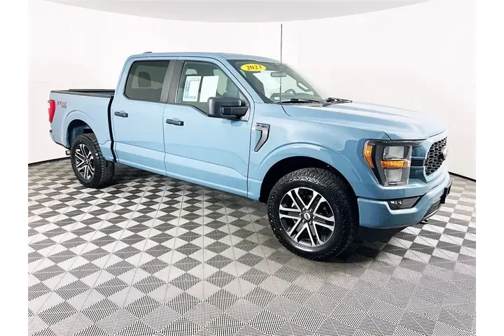 $35900 : Ford F-150 2023 4x4 XL 4dr S image 1