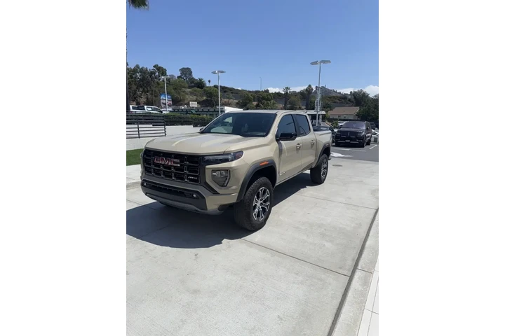 $38900 : GMC Canyon 2023 4x4 AT4 4dr image 4