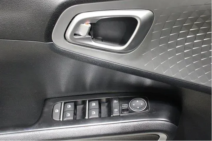 $18981 : Kia Soul 2023 LX 4dr Crossov image 7