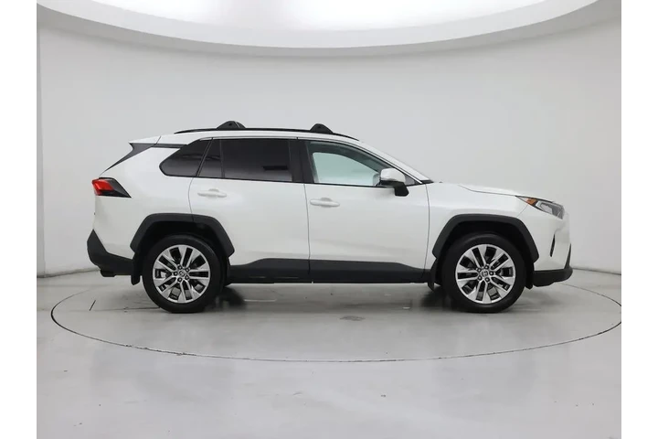 $26998 : Toyota RAV4 2021 XLE Premium image 7