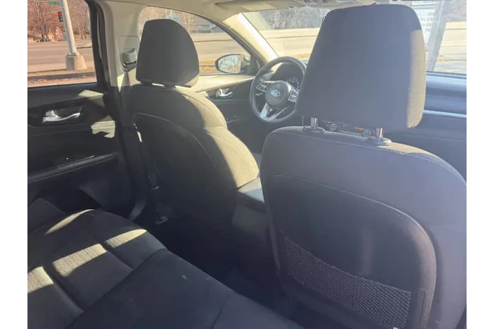 $5999 : 2019 Forte S image 10