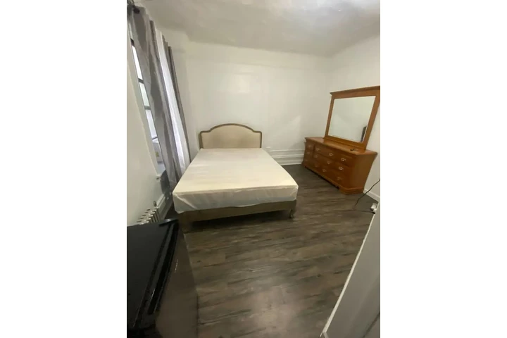 $200 : Rooms For Rent NY. 1327 image 1