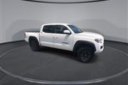 $33000 : PRE-OWNED 2021 TOYOTA TACOMA thumbnail