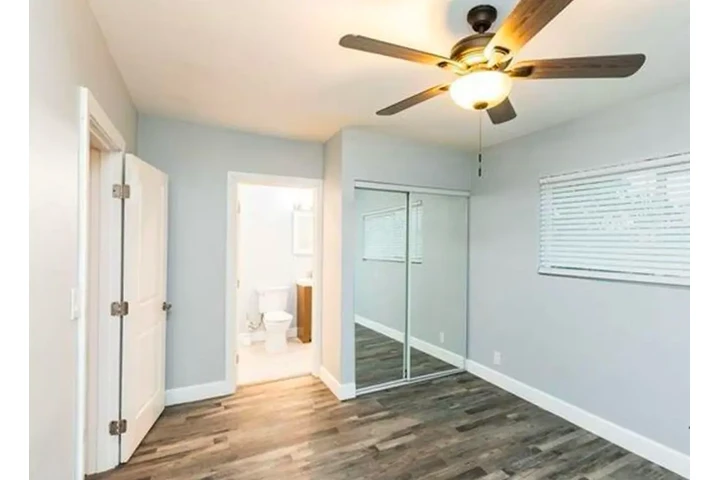 $1900 : 2 Bed 2 Bath Apt in South, LA image 7