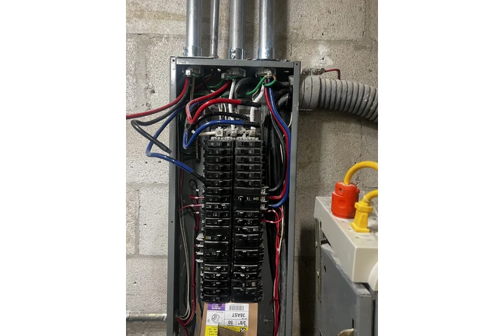Eléctrico privado image 5