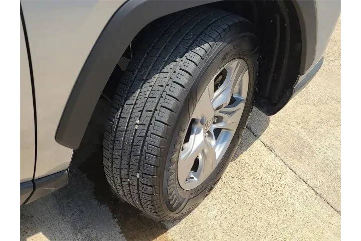 $28824 : Toyota RAV4 2024 AWD XLE 4dr image 7