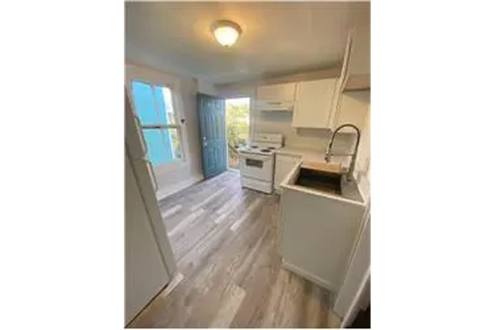 $1700 : Rental property with 3 bedro image 6