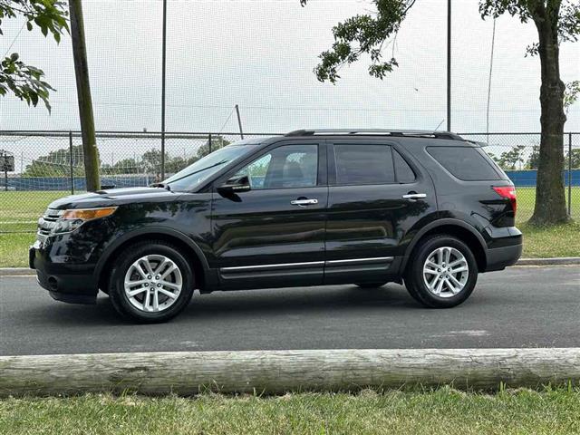 2013 Explorer XLT image 4