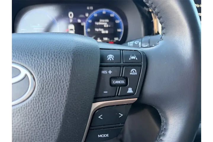 $32500 : Toyota Crown 2023 AWD XLE 4d image 7