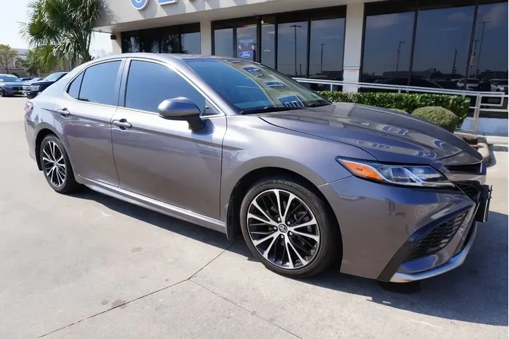 $17888 : Toyota Camry 2019 SE 4dr Sed image 1